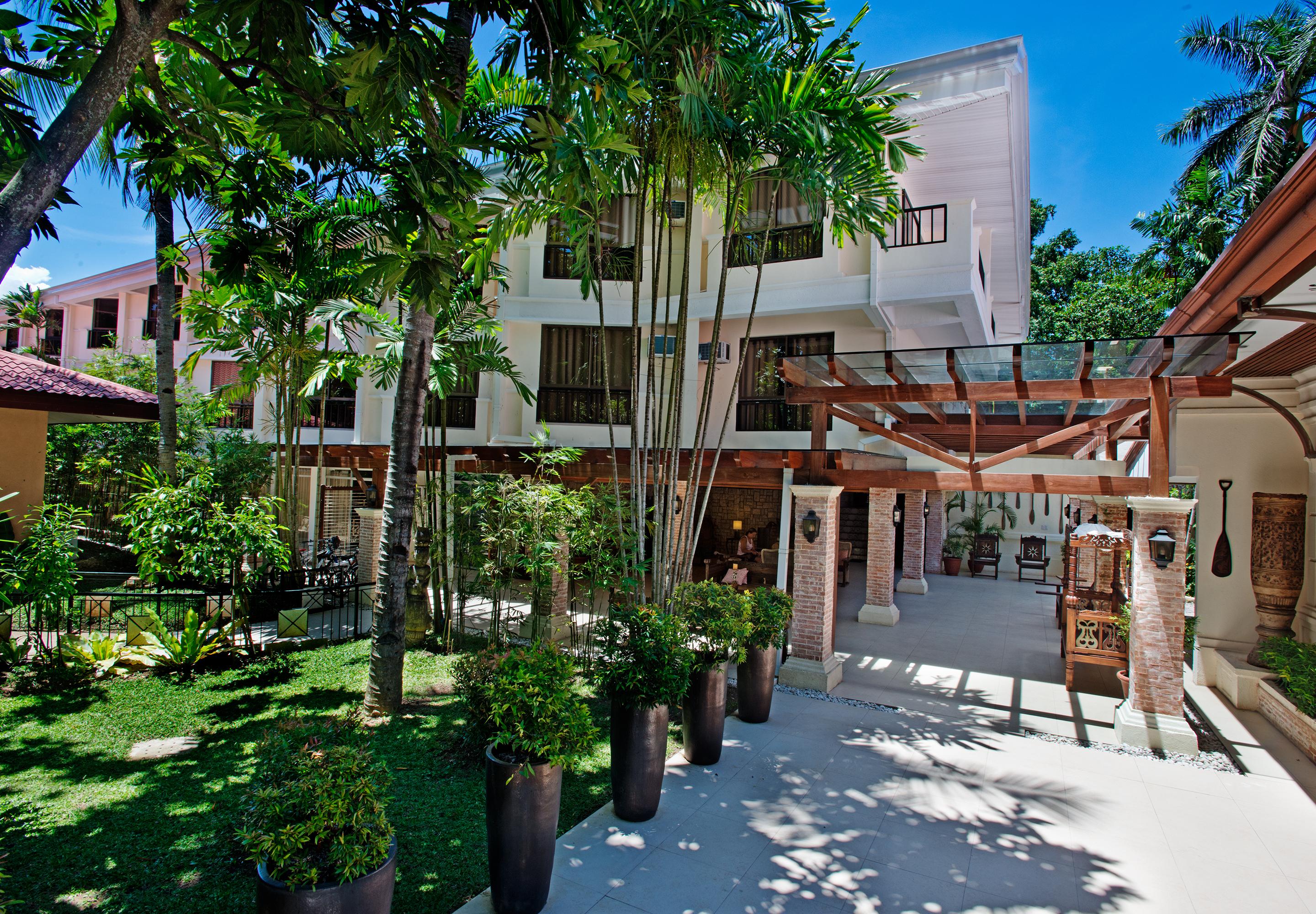 Costabella Tropical Beach Hotel Lapu-Lapu City Exteriör bild